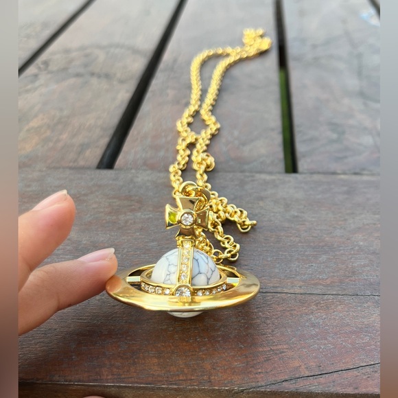 Viviennewestwood orb necklace - Picture 2 of 5